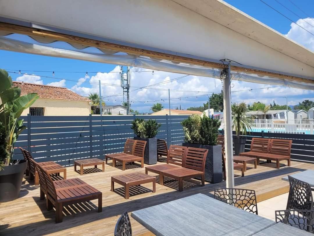 Vacances Familiales Dans Camping Avec Piscine Fréjus Buitenkant foto