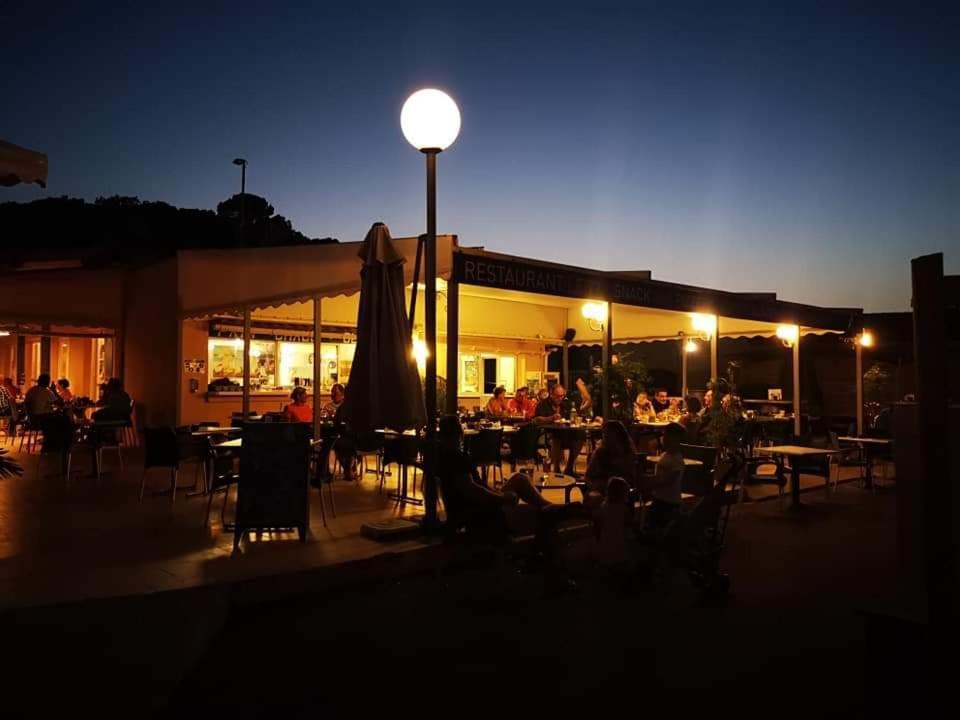 Vacances Familiales Dans Camping Avec Piscine Fréjus Buitenkant foto