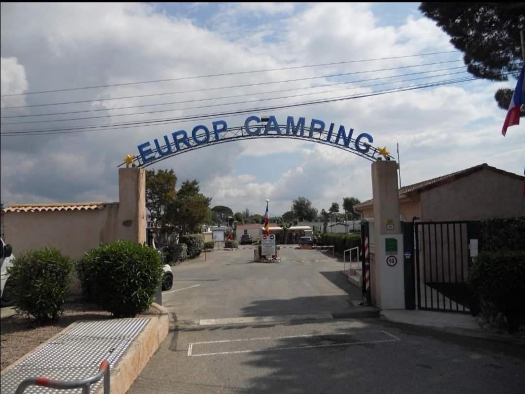 Vacances Familiales Dans Camping Avec Piscine Fréjus Buitenkant foto
