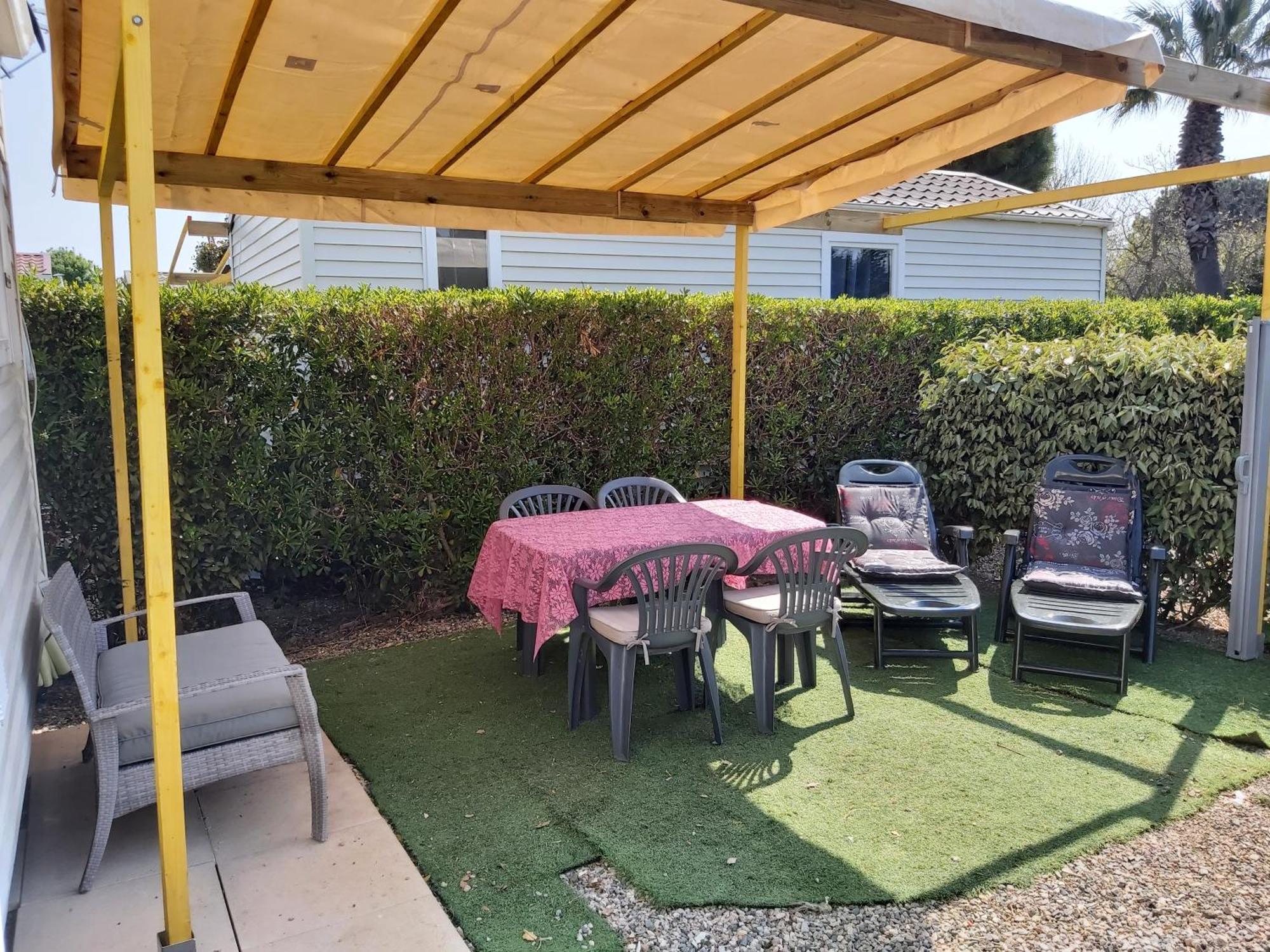 Vacances Familiales Dans Camping Avec Piscine Fréjus Kamer foto